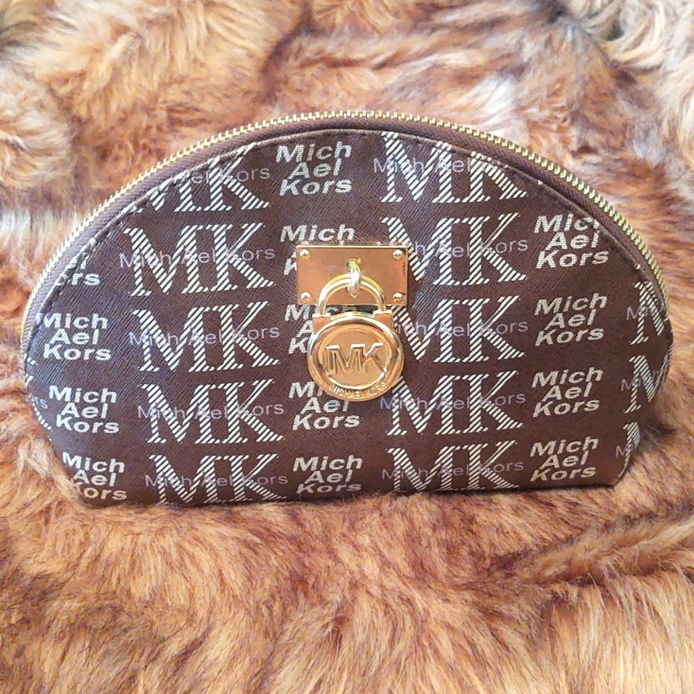 Michael Kors pouch